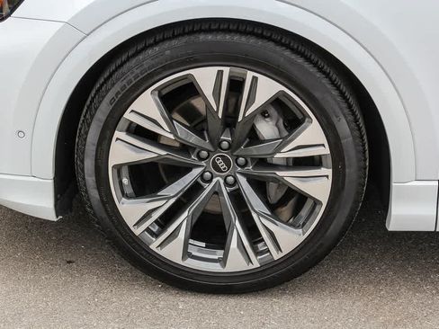 Used 2024 Audi Q8 Prestige w/ Prestige Package AWD/4WD image 9