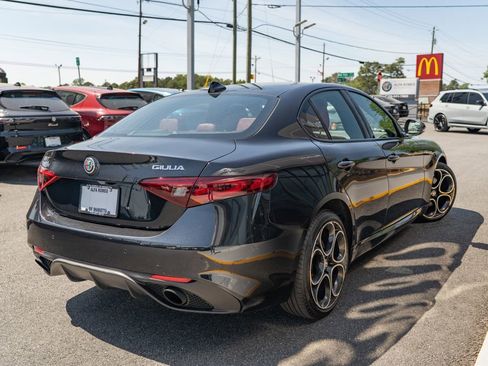 Used 2022 Alfa Romeo Giulia Veloce AWD/4WD image 9