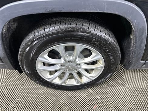 Used 2020 Jeep Cherokee Latitude image 10