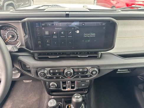 Used 2025 Jeep Wrangler Unlimited Sahara AWD/4WD image 11