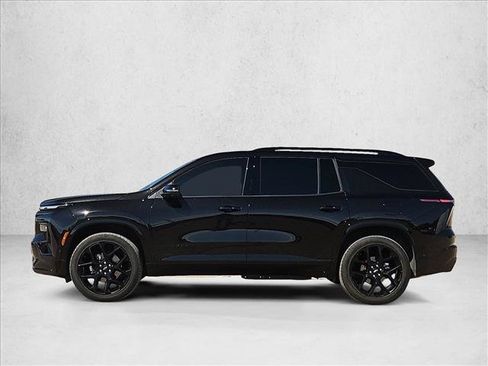 Used 2025 Chevrolet Traverse RS FWD image 8