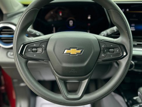 Used 2024 Chevrolet Trax LT FWD image 15