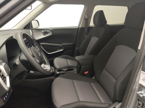 Used 2025 Kia Soul LX image 17