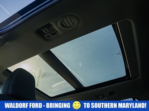 Used 2022 Ford Explorer XLT w/ Equipment Group 202A image 34