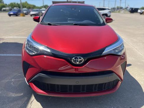Used 2020 Toyota C-HR XLE image 3