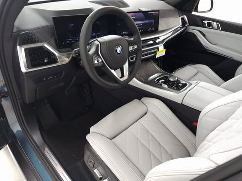 Used 2026 BMW X5 xDrive40i w/ Parking Assistance Package image 11
