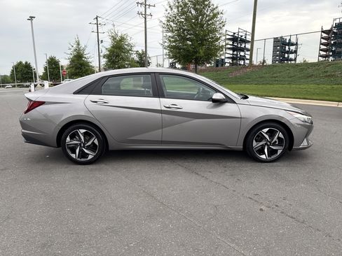 Used 2023 Hyundai Elantra SEL w/ Convenience Package FWD image 9