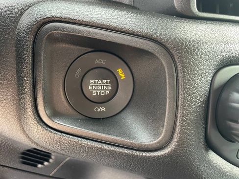 Used 2024 Jeep Wrangler Unlimited AWD/4WD image 7