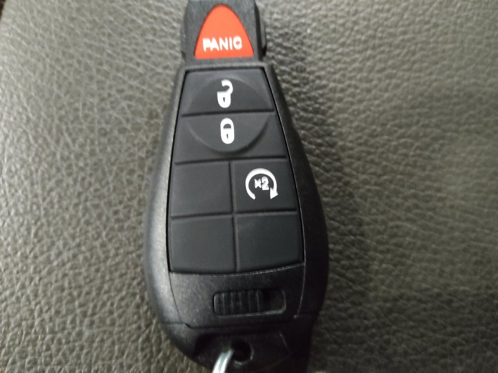 Used 2016 RAM 1500 Classic SLT AWD/4WD image 32
