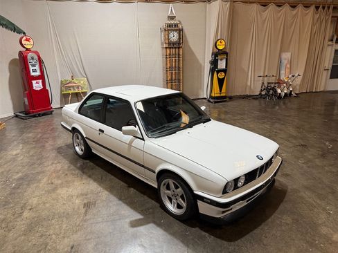 Used 1987 BMW 325is Coupe RWD image 3