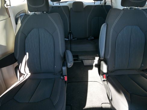 Used 2022 Chrysler Voyager LX image 13