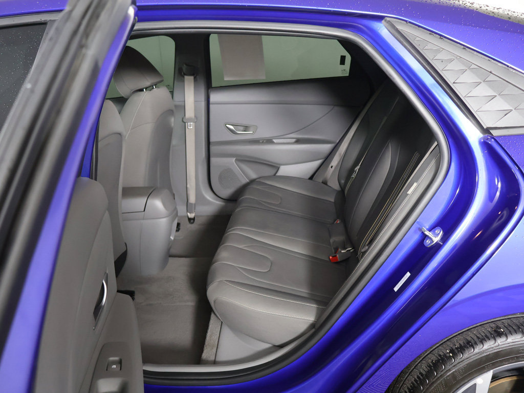 Used 2025 Hyundai Elantra Sport FWD image 28