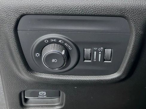 Used 2024 Jeep Grand Cherokee Limited w/ Black Appearance Package image 11