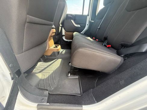 Certified 2016 Jeep Wrangler Unlimited Rubicon w/ Connectivity Group image 28