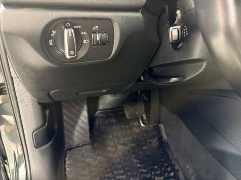 Used 2018 Audi Q3 2.0T Premium w/ Convenience Package AWD/4WD image 13