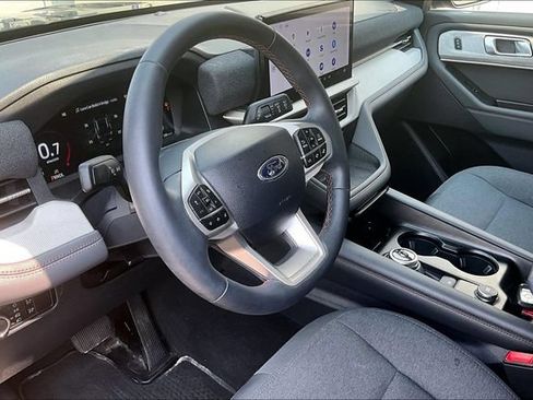 Used 2025 Ford Explorer Active AWD/4WD image 12