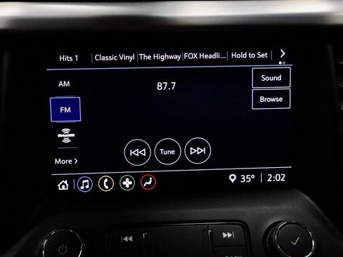 Used 2023 GMC Acadia SLE image 2