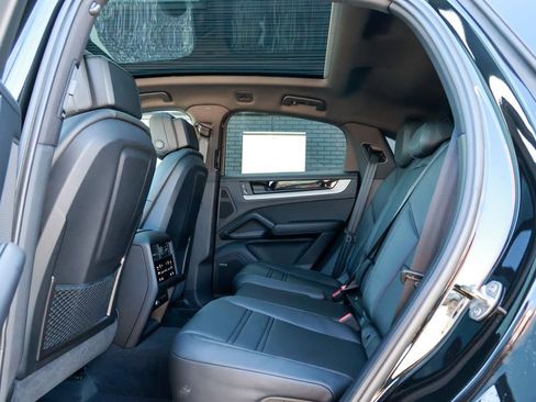 Certified 2025 Porsche Cayenne E-Hybrid Coupe image 48