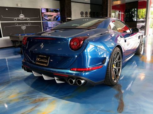 Used 2016 Ferrari California T RWD image 37