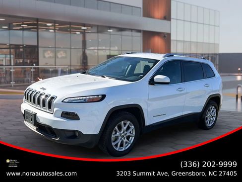 Used 2016 Jeep Cherokee Latitude w/ Cold Weather Group AWD/4WD image 1