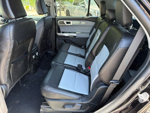 Used 2023 Ford Explorer XLT w/ Equipment Group 202A AWD/4WD image 13