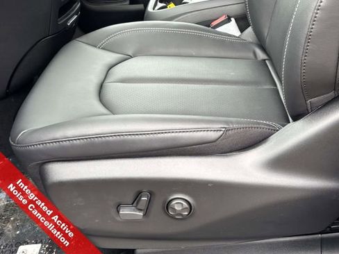 New 2026 Chrysler Pacifica Select w/ S Appearance Package image 14