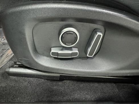 Used 2021 Jaguar E-PACE SE image 30