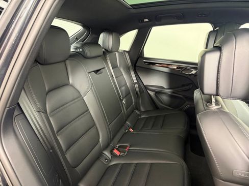 Certified 2026 Porsche Macan AWD/4WD image 17