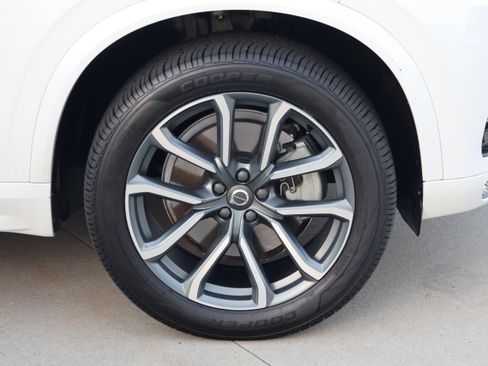 Used 2019 Volvo XC90 T6 Momentum w/ Protection Package Premier AWD/4WD image 11
