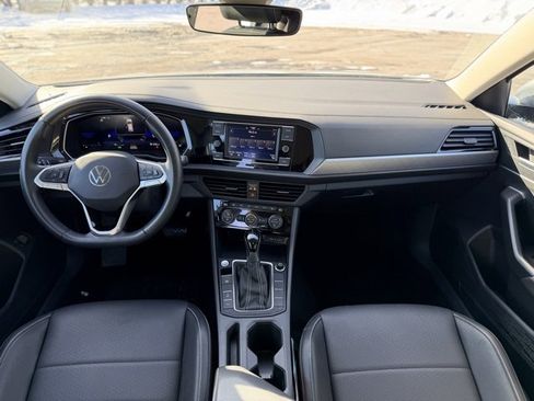 Used 2024 Volkswagen Jetta SE image 20