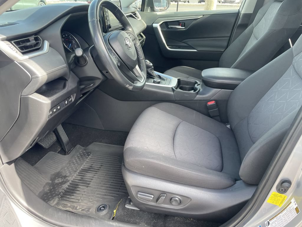 Used 2021 Toyota RAV4 XLE w/ Convenience Package AWD/4WD image 9