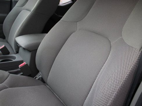 Used 2015 Nissan Frontier SV RWD image 21