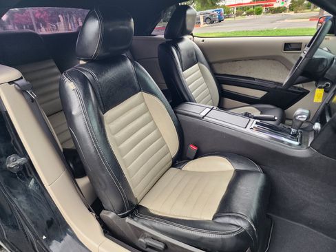 Used 2010 Ford Mustang Convertible RWD image 12