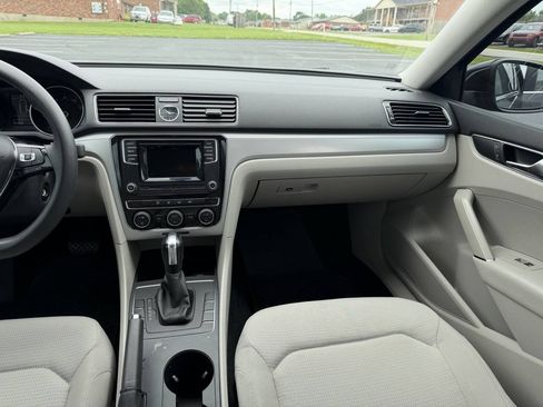 Used 2017 Volkswagen Passat 1.8T S FWD image 22