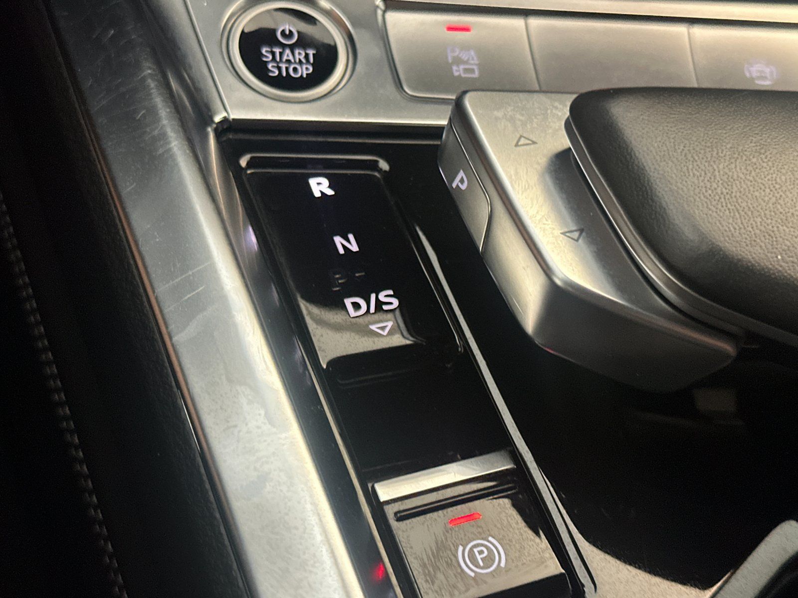 Used 2024 Audi Q8 e-tron Premium Plus w/ Premium Plus Package AWD/4WD image 20