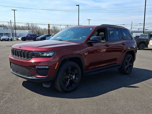 Used 2024 Jeep Grand Cherokee Limited w/ Luxury Tech Group II image 3