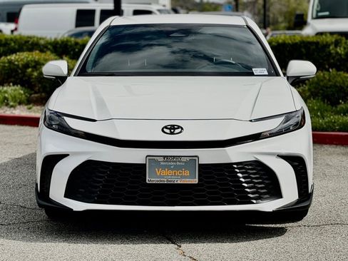 Used 2025 Toyota Camry SE w/ Convenience Package image 5