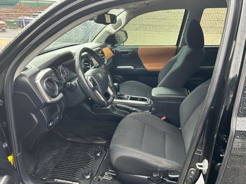 Used 2018 Toyota Tacoma SR5 image 11