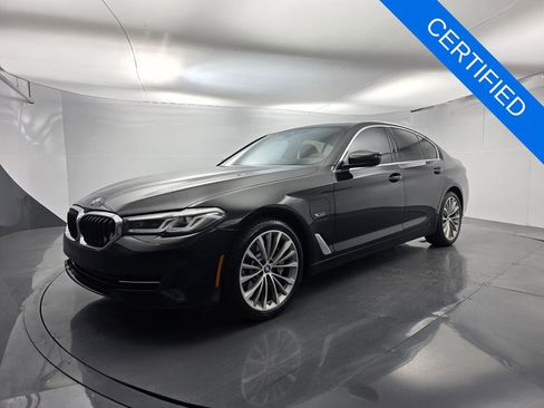 Used 2023 BMW 530e w/ Premium Package image 8