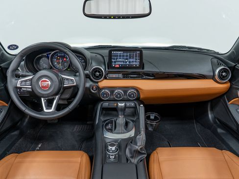 Used 2018 FIAT 124 Spider Lusso w/ Convenience Group image 16