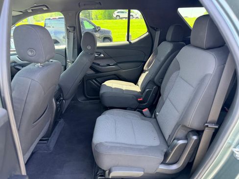 Used 2022 Chevrolet Traverse LT FWD image 11