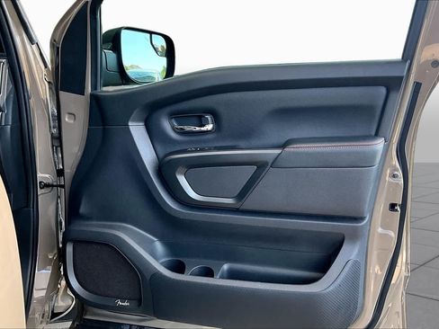 Used 2023 Nissan Titan PRO-4X w/ Pro-4x Convenience Package AWD/4WD image 22
