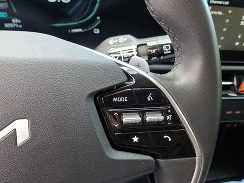 Certified 2024 Kia Niro EX FWD image 23