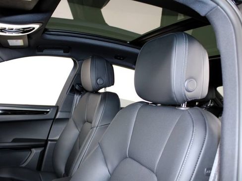 Certified 2025 Porsche Macan AWD/4WD image 17