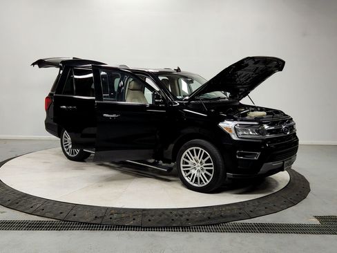 Used 2023 Ford Expedition Limited image 9