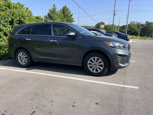 Used 2020 Kia Sorento FWD V6 image 2