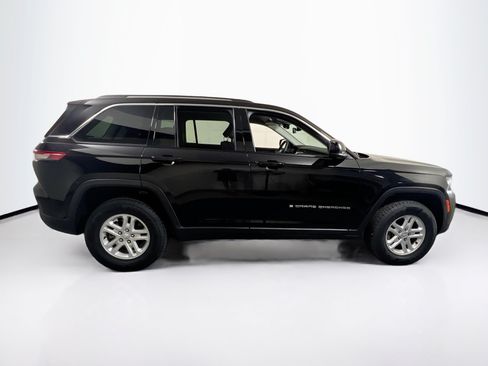Used 2023 Jeep Grand Cherokee Laredo AWD/4WD image 4