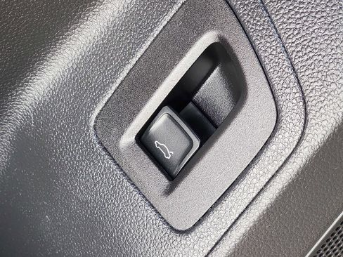 Used 2021 Volkswagen Atlas SE image 26