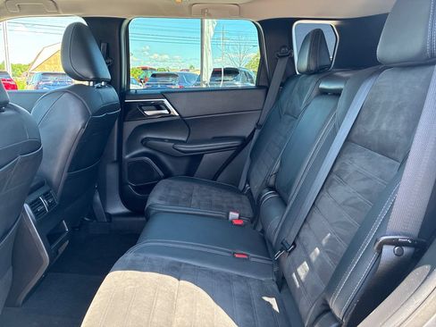 Used 2023 Mitsubishi Outlander SE AWD/4WD image 16
