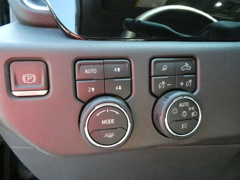 Certified 2022 Chevrolet Silverado 1500 LT Trail Boss w/ LT Trail Boss Premium Package AWD/4WD image 29